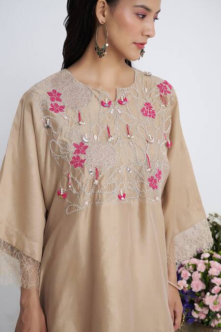 Buy_Siyona By Ankurita_Beige Chanderi, Organza Embroidery, Sequins Split Dhaagon Ka Jaal Kurta Set 