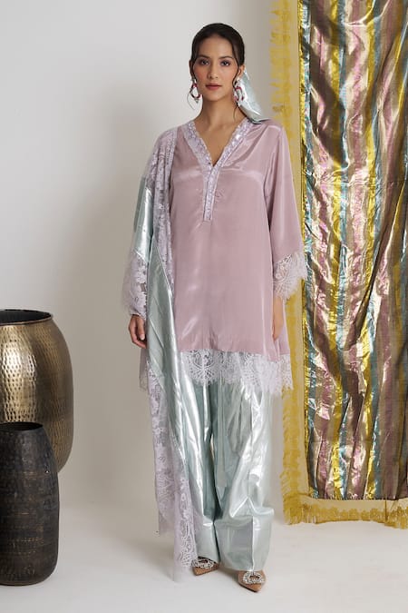 Buy_Siyona By Ankurita_Mauve Viscose Lace V-neck Crepe Kurta Set _Online_at_Aza_Fashions