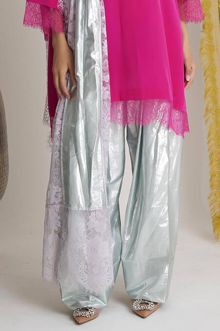 Siyona By Ankurita Pink Viscose Lace, Embroidery V-neck Gulabo Groove Farshi Set Online at Aza Fashions Siyona By Ankurita_Pink Viscose Lace, Embroidery V-neck Gulabo Groove Farshi Set _Online_at_Aza_Fashions