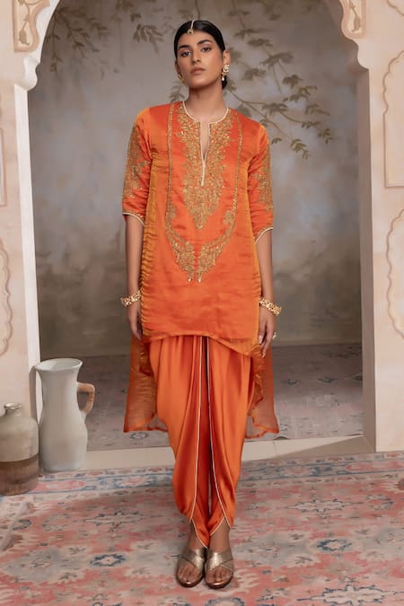 Adi By Aditya Khandelwl_Orange Silk Embroidery, Zari Round Neck Burnt Hand Kurta Set _at_Aza_Fashions