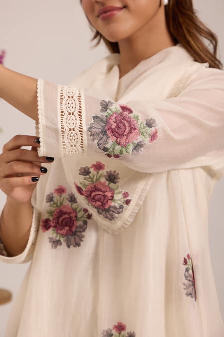 Buy_OMI_Off White Chanderi, Cotton Satin Embroidery Round Neck Cowl Kurta Set  