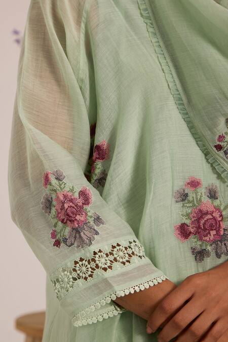 Buy_OMI_Green Chanderi, Cotton Satin Embroidery Round Neck Sea Kurta Set 