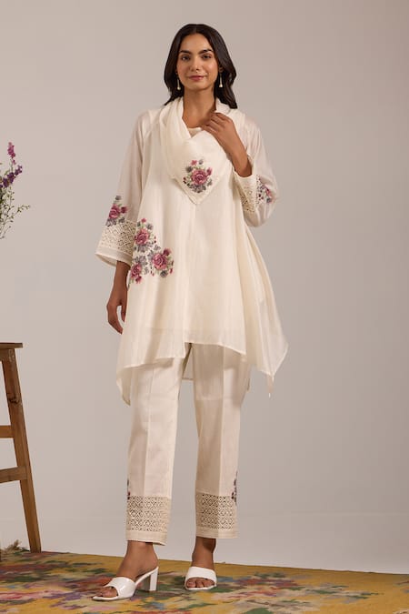 Buy_OMI_Off White Chanderi, Cotton Satin Embroidery Cowl Neck Kurta Set 