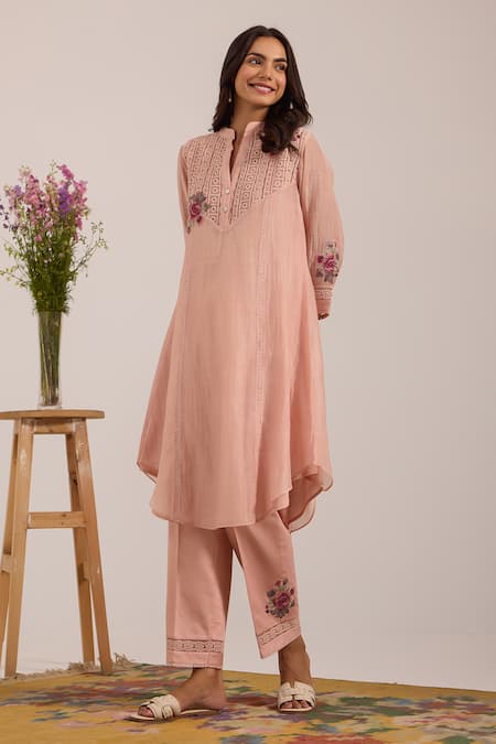 Buy OMI Pink Chanderi, Cotton Satin Embroidery Split V-neck Kurta Set Buy_OMI_Pink Chanderi, Cotton Satin Embroidery Split V-neck Kurta Set