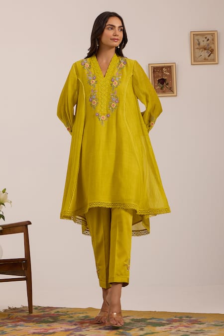 OMI_Green Chanderi, Cotton Satin Embroidery V-neck Lime Kurta Set _at_Aza_Fashions