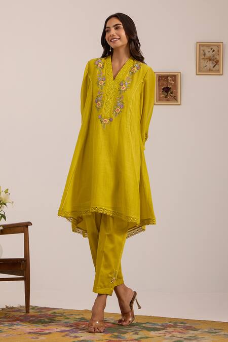 Buy_OMI_Green Chanderi, Cotton Satin Embroidery V-neck Lime Kurta Set 