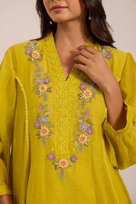 Shop_OMI_Green Chanderi, Cotton Satin Embroidery V-neck Lime Kurta Set 