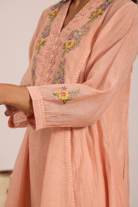 OMI_Peach Chanderi, Cotton Satin Embroidery V-neck Kurta Set _at_Aza_Fashions