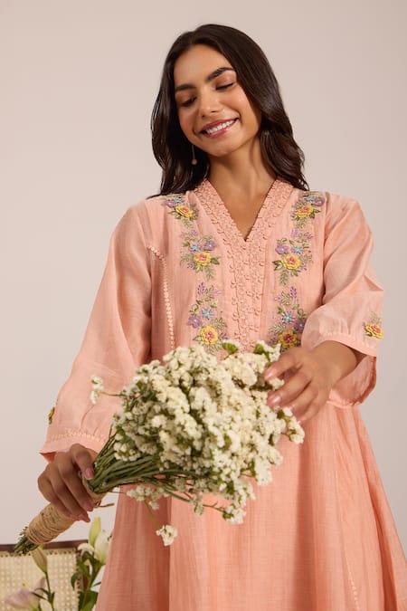 Buy_OMI_Peach Chanderi, Cotton Satin Embroidery V-neck Kurta Set 