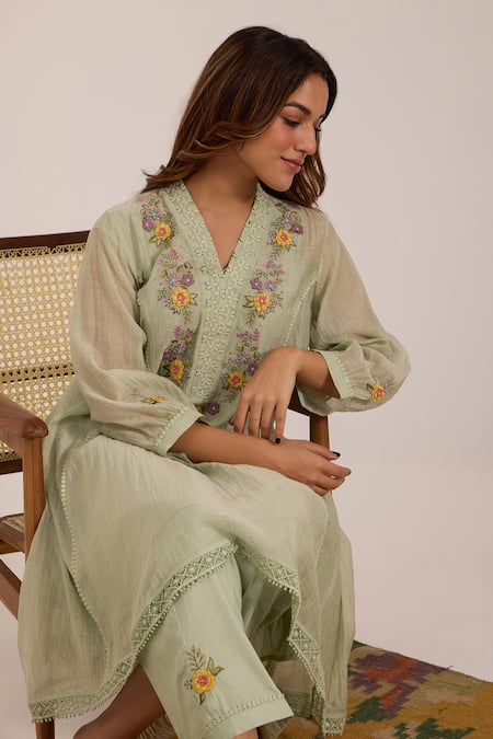 Buy_OMI_Green Chanderi, Cotton Satin Embroidery V-neck Sea Kurta Set 