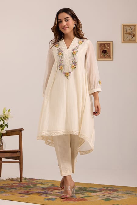 OMI Off White Chanderi, , Satin Embroidery Split V-neck Kurta Set 