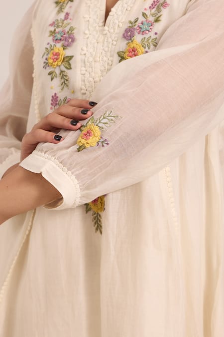 Shop_OMI_Off White Chanderi, , Satin Embroidery Split V-neck Kurta Set _Online_at_Aza_Fashions