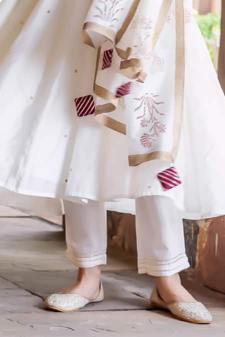 Missprint_White Chanderi, Cotton Embroidery V-neck Nisha Anarkali Kurta Set _Online_at_Aza_Fashions