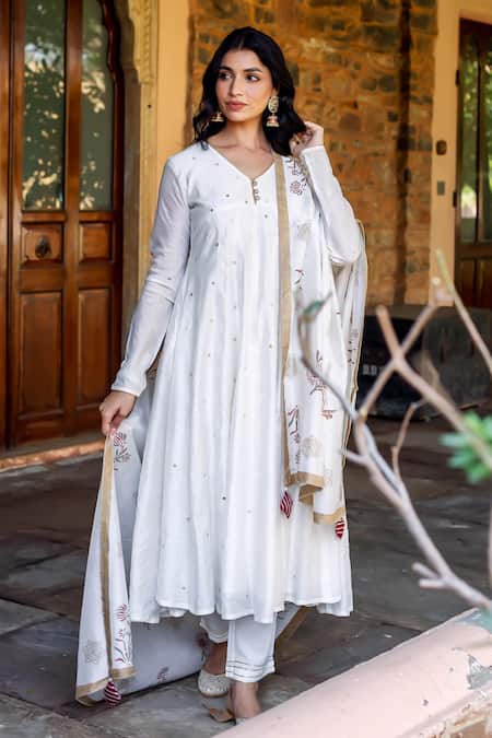 Missprint_White Chanderi, Cotton Embroidery V-neck Nisha Anarkali Kurta Set _at_Aza_Fashions