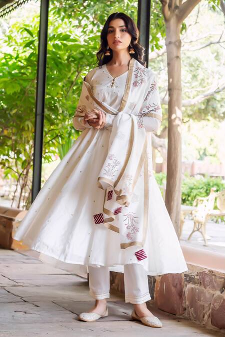 Buy_Missprint_White Chanderi, Cotton Embroidery V-neck Nisha Anarkali Kurta Set 