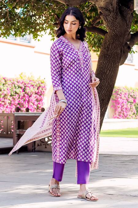 Buy Missprint Purple Silk, Cotton Embroidery V-neck Amara Chanderi Kurta Suit Set Online at Aza Fashions Buy_Missprint_Purple Silk, Cotton Embroidery V-neck Amara Chanderi Kurta Suit Set _Online_at_Aza_Fashions