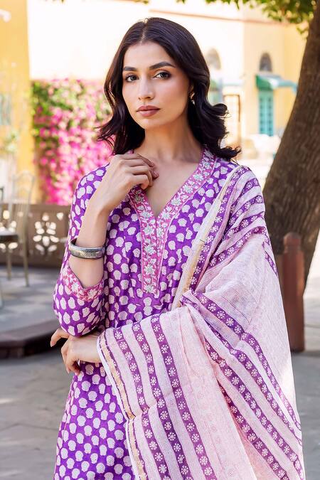 Buy Missprint Purple Silk, Cotton Embroidery V-neck Amara Chanderi Kurta Suit Set Buy_Missprint_Purple Silk, Cotton Embroidery V-neck Amara Chanderi Kurta Suit Set