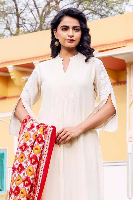 Missprint_White Cotton, Silk Embroidery Keyhole Neck Antique Chanderi Kurta Set _Online_at_Aza_Fashions