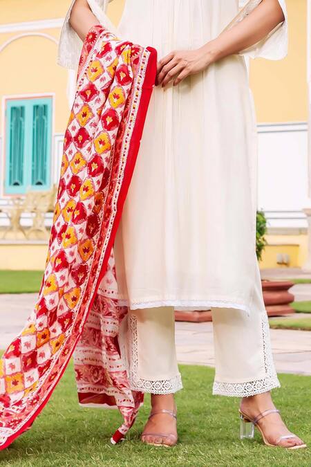 Buy_Missprint_White Cotton, Silk Embroidery Keyhole Neck Antique Chanderi Kurta Set _Online_at_Aza_Fashions