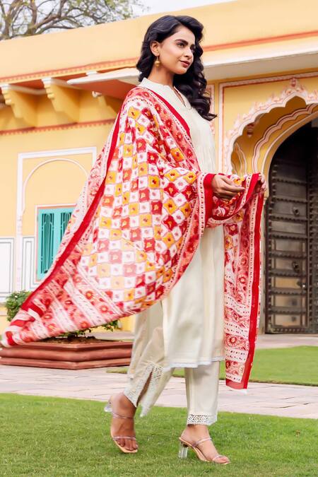 Shop_Missprint_White Cotton, Silk Embroidery Keyhole Neck Antique Chanderi Kurta Set _Online_at_Aza_Fashions