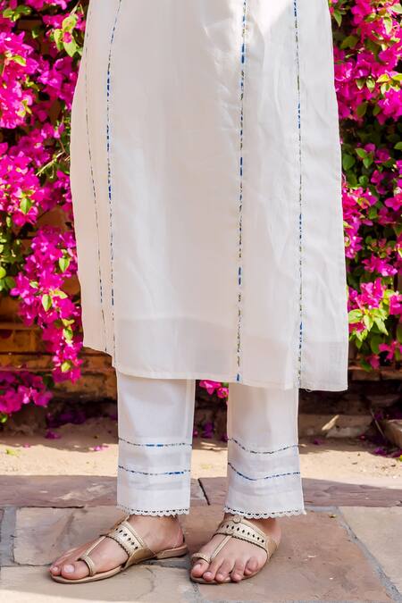 Buy_Missprint_White Cotton, Silk Embroidery Round Neck Aarohi Chanderi Brush Painted Set _Online_at_Aza_Fashions