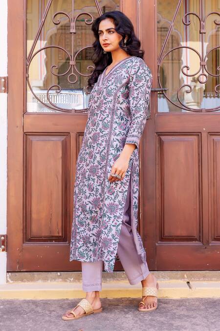 Missprint_Blue Cotton, Silk Embroidery V-neck Aarna Chanderi Kurta Set _Online_at_Aza_Fashions