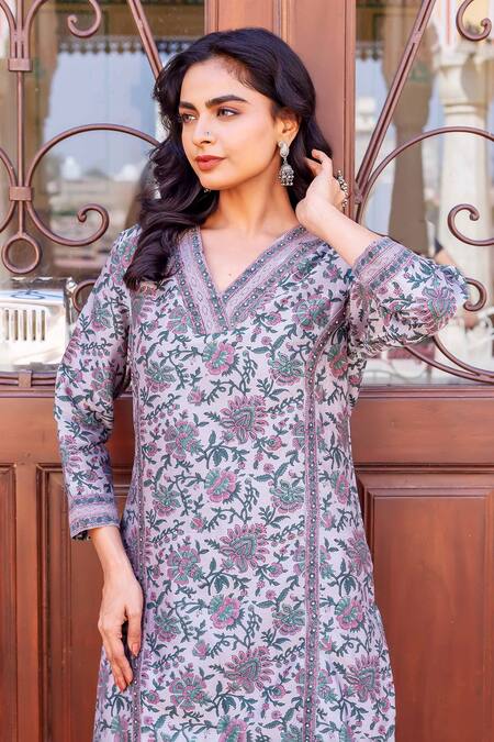 Shop_Missprint_Blue Cotton, Silk Embroidery V-neck Aarna Chanderi Kurta Set _Online_at_Aza_Fashions