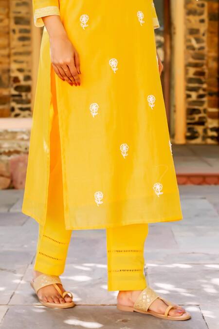 Buy_Missprint_Yellow Cotton, Silk Embroidery V-neck Chanderi Kurta Set _Online_at_Aza_Fashions