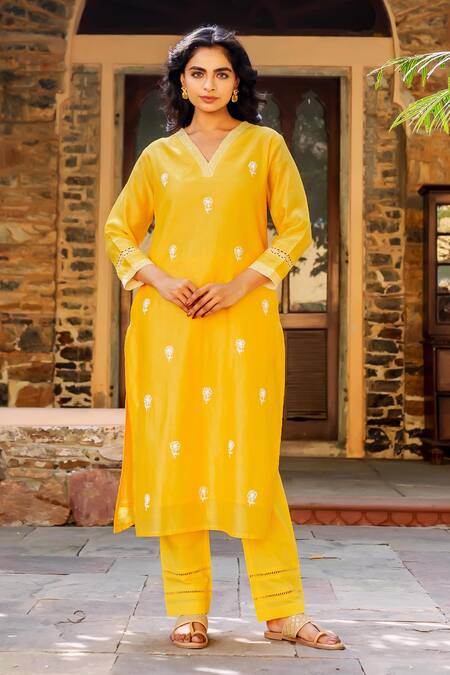 Missprint_Yellow Cotton, Silk Embroidery V-neck Chanderi Kurta Set _at_Aza_Fashions