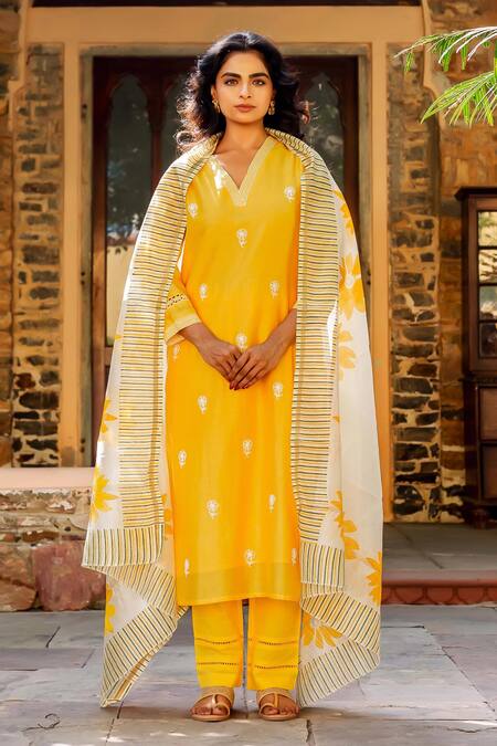 Shop_Missprint_Yellow Cotton, Silk Embroidery V-neck Chanderi Kurta Set 