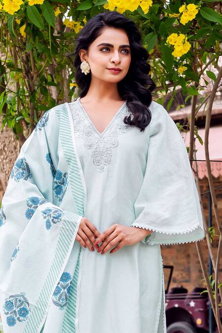 Buy_Missprint_Mint Cotton, Silk Embroidery V-neck Meera Chanderi Kurta Set _Online_at_Aza_Fashions