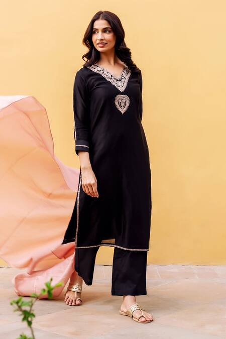Missprint_Black Cotton, Silk Embroidery V-neck Chanderi Kurta Set _Online_at_Aza_Fashions