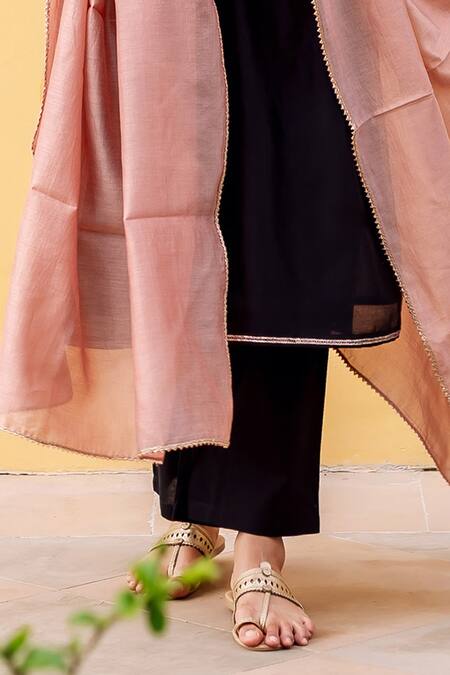 Buy_Missprint_Black Cotton, Silk Embroidery V-neck Chanderi Kurta Set _Online_at_Aza_Fashions