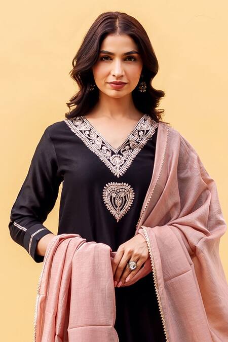 Shop_Missprint_Black Cotton, Silk Embroidery V-neck Chanderi Kurta Set _Online_at_Aza_Fashions