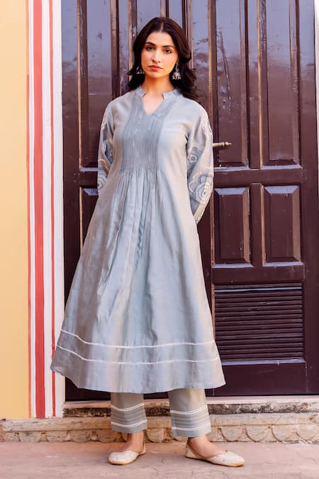 Missprint_Slate Cotton, Silk Embroidery Split V-neck Chanderi Kurta Set _at_Aza_Fashions