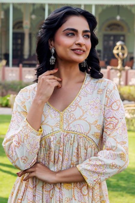 Missprint_Multi Color Cotton Embroidery V-neck Floral Anarkali Kurta Set _Online_at_Aza_Fashions