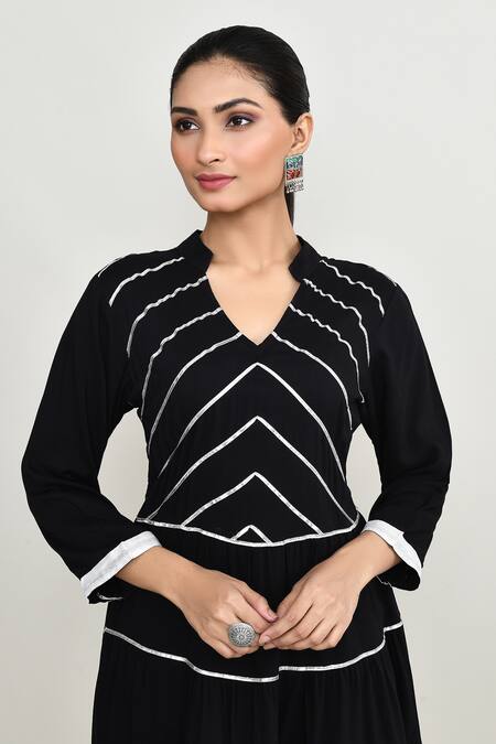 Buy_Abbaran_Black Rayon, Silk Embroidery V-neck Kurta Set _Online_at_Aza_Fashions