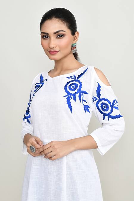 Abbaran_White Rayon, Silk Embroidery Round Neck Kurta Set _at_Aza_Fashions