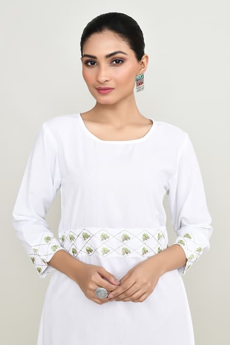 Shop_Abbaran_White Rayon, Silk Embroidery Round Neck Kurta Pant Set 