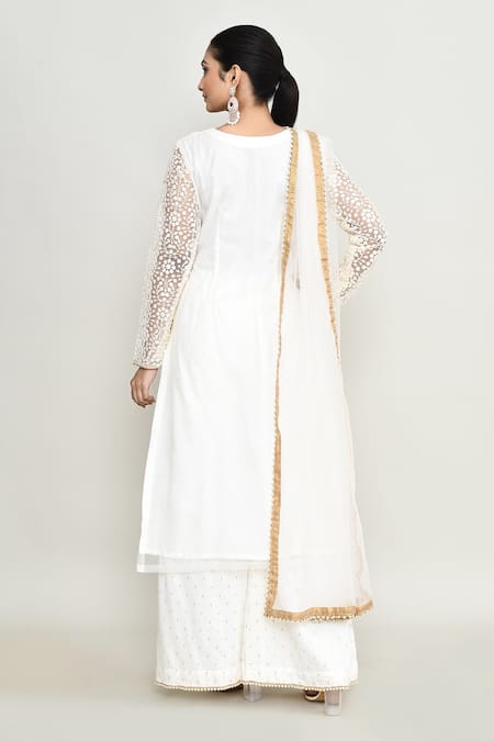 Abbaran_Off White Organza, Shantoon Embroidery, Beads Square Neck Kurta Set _Online_at_Aza_Fashions