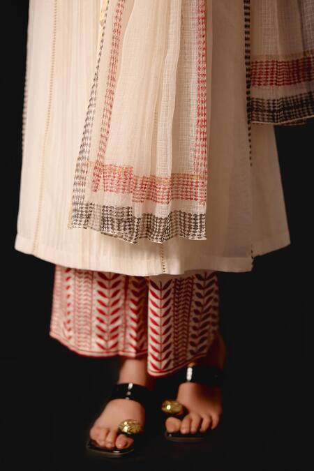Buy Devnaagri Ivory Silk, Chanderi, Kota Doria Embroidery Round Neck Kurta Pant Dupatta Set Buy_Devnaagri_Ivory Silk, Chanderi, Kota Doria Embroidery Round Neck Kurta Pant Dupatta Set