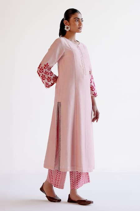Buy_Devnaagri_Blush Silk, Chanderi, Cotton, Kota Doria Embroidery Round Neck Pink Kurta Set _Online_at_Aza_Fashions