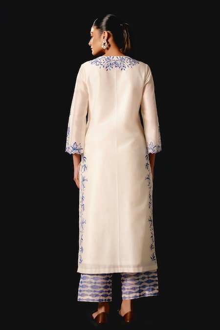 Shop Devnaagri Ivory , Chanderi, Organza Embroidery V-neck Floral Kurta Set at Aza Fashions Shop_Devnaagri_Ivory , Chanderi, Organza Embroidery V-neck Floral Kurta Set _at_Aza_Fashions