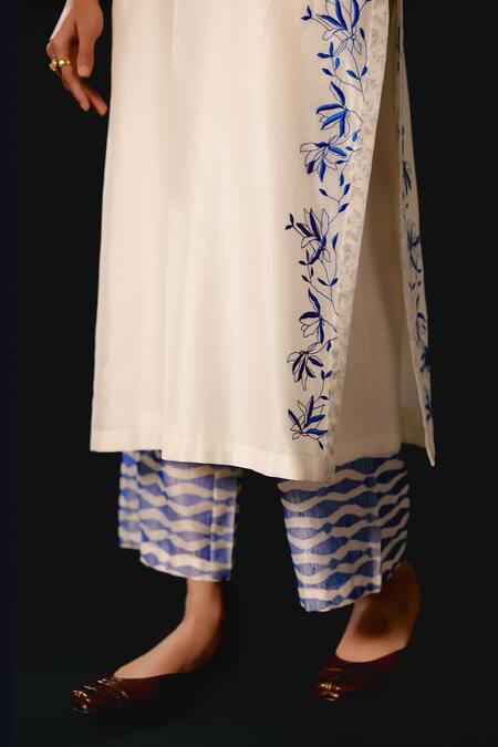 Devnaagri Ivory , Chanderi, Organza Embroidery V-neck Floral Kurta Set at Aza Fashions Devnaagri_Ivory , Chanderi, Organza Embroidery V-neck Floral Kurta Set _at_Aza_Fashions