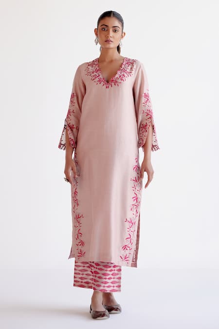 Devnaagri_Blush , Chanderi, Organza Embroidery Split V-neck Pink Kurta Set _Online_at_Aza_Fashions
