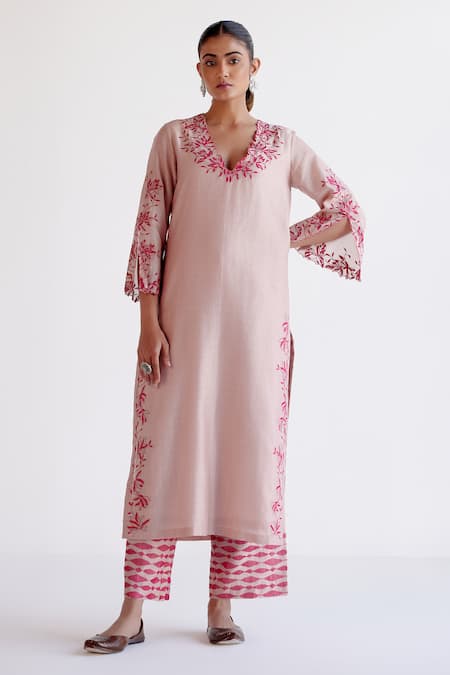 Buy_Devnaagri_Blush , Chanderi, Organza Embroidery Split V-neck Pink Kurta Set _Online_at_Aza_Fashions