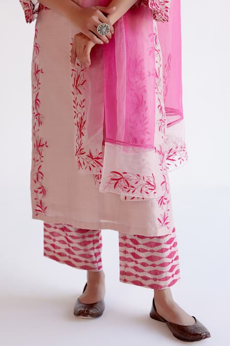 Shop_Devnaagri_Blush , Chanderi, Organza Embroidery Split V-neck Pink Kurta Set 