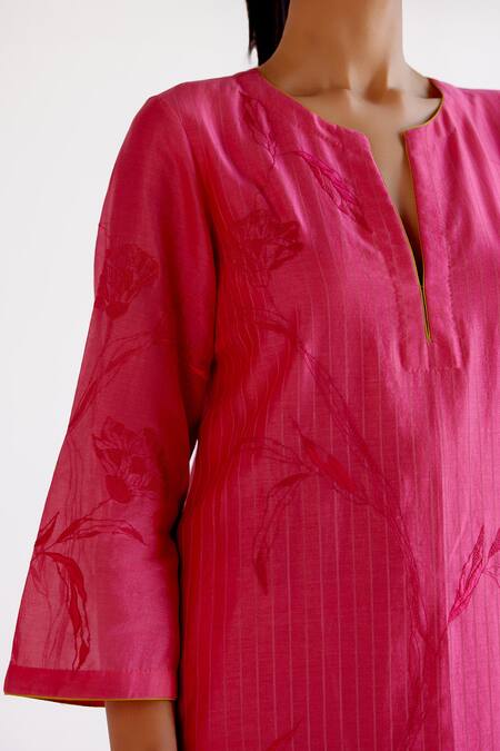 Devnaagri Fuchsia Silk Organza, Silk, Chanderi Embroidery Split V-neck Pink Kurta Set Online at Aza Fashions Devnaagri_Fuchsia Silk Organza, Silk, Chanderi Embroidery Split V-neck Pink Kurta Set _Online_at_Aza_Fashions