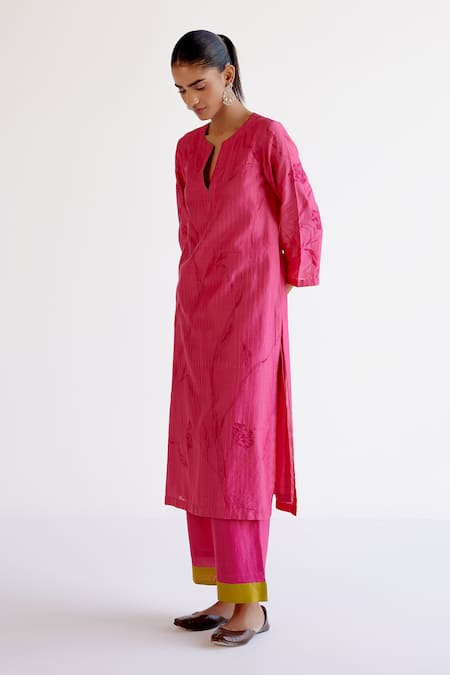 Devnaagri Fuchsia Silk Organza, Silk, Chanderi Embroidery Split V-neck Pink Kurta Set at Aza Fashions Devnaagri_Fuchsia Silk Organza, Silk, Chanderi Embroidery Split V-neck Pink Kurta Set _at_Aza_Fashions