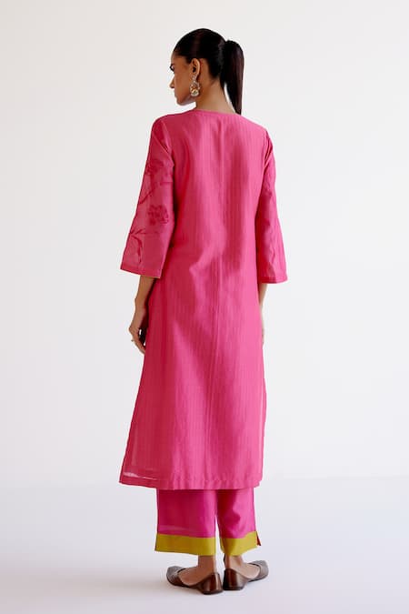 Shop Devnaagri Fuchsia Silk Organza, Silk, Chanderi Embroidery Split V-neck Pink Kurta Set at Aza Fashions Shop_Devnaagri_Fuchsia Silk Organza, Silk, Chanderi Embroidery Split V-neck Pink Kurta Set _at_Aza_Fashions